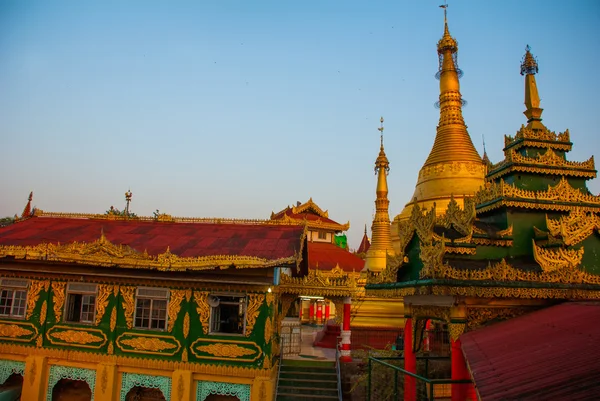 Kyaik Tan Lan. Moulmein stare pagoda. Pindaya, Myanmar. Birmy. — Zdjęcie stockowe