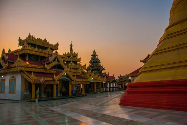Kyaik Tan Lan. A régi Moulmein pagoda. Mawlamyine, Mianmar. Burma. — Stock Fotó