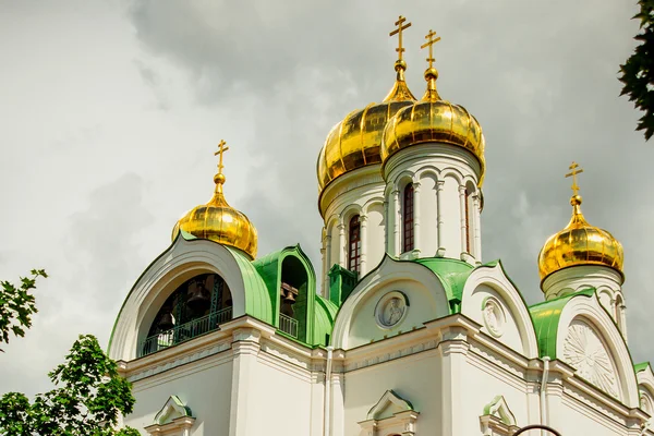 Ekaterinas katedralen med gyllene kupoler. Pushkin. Ryssland — Stockfoto