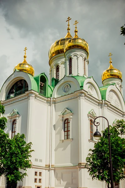 Catedral de Ekaterinas con cúpulas doradas. Pushkin. Rusia —  Fotos de Stock