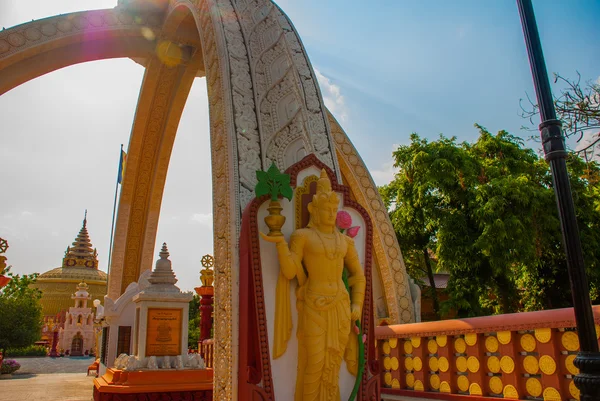 Pagode bouddhiste dans une petite ville Sagaing, Myanmar — Photo