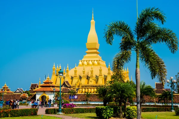Złoty stupa w Laosie. — Zdjęcie stockowe