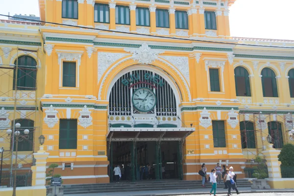 HO CHI MINH CITY. Oficina Central de Correos en Ho Chi Minh City Saigón, Vietnam. Construido en dominación francesa y diseñado por Gustave Eiffel . — Foto de Stock