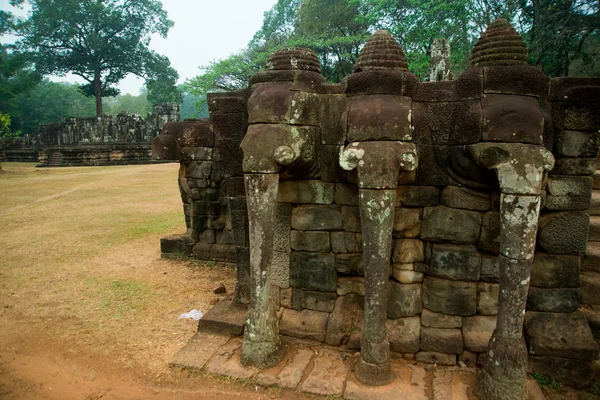 O Terraço dos Elefantes.O complexo do templo de Angkor . — Fotografia de Stock