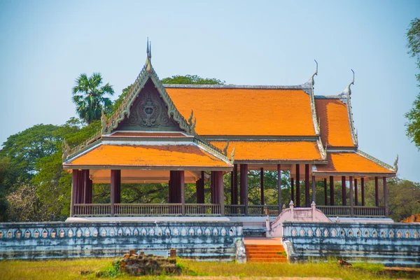 Kaunis temppeli. Muinaisia palatseja. Ayutthaya Thaimaa . — kuvapankkivalokuva