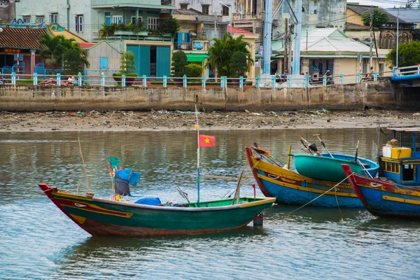 Традиционная вьетнамская лодка в форме корзины, Фантхиет, Вьетнам — стоковое фото