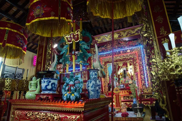 The interior of the temple of the whale. Vietnam. Phan Thiet. Van Thuy Tu Temple — Stock Photo, Image