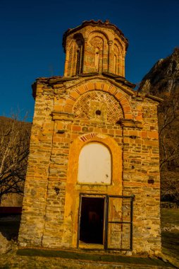 MATKA CANYON, SKOPJE REGION, Kuzey MACEDONIA: Matka Kanyonu topraklarında yer alan eski St. Nicholas manastırı
