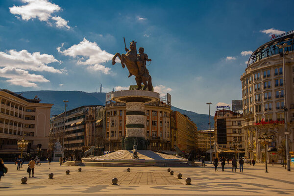 Мбаппе, СЕВЕРНАЯ МАКЕДОНИЯ: Воин на лошади, статуя Александра Македонского в центре города Скопье, Македония