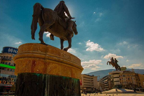 Мбаппе, СЕВЕРНАЯ МАКЕДОНИЯ: Воин на лошади, статуя Александра Македонского в центре города Скопье, Македония