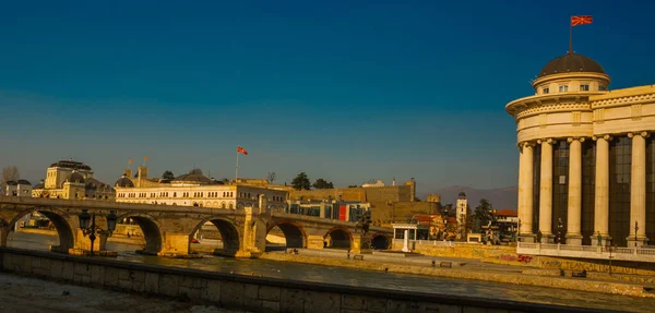 Skopje North Macedonia Museum Arkeologi Makedonia Dan Jembatan Batu Pusat — Stok Foto