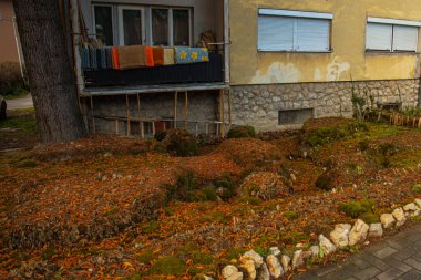 OHRID, NORTH MACEDONIA: Ohri, UNESCO Dünya Mirasları Alanındaki caddelerdeki binalar.