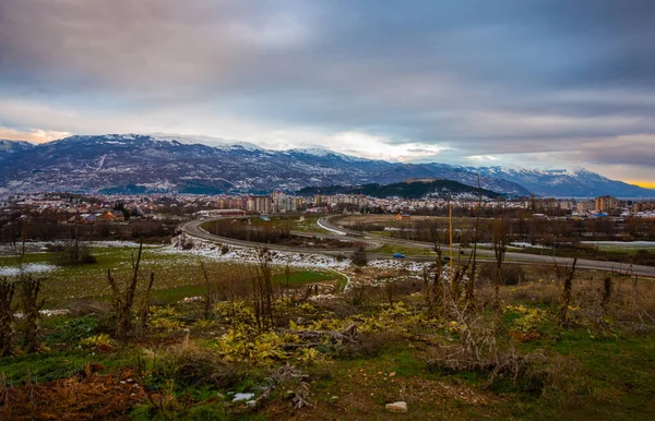 Ohrid ノース マセドニア オフリドの町のトップビューと山とオフリッド湖 ユネスコ世界遺産 — ストック写真