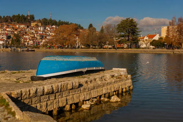 Ohrid Nord Macedonia Ein Altes Blaues Hölzernes Fischerboot Liegt Pier — Stockfoto