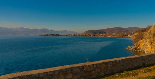 Ohrid Północna Macedonia Piękny Krajobraz Nad Jeziorem Ochryda Słoneczny Dzień — Zdjęcie stockowe
