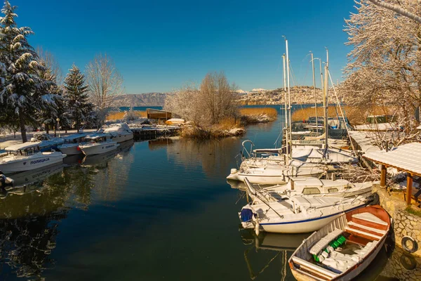 Ohrid Macedonia Del Norte Barco Que Entra Canal Studencista Lago — Foto de Stock