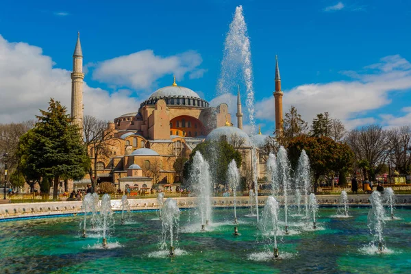 Istanbul Turquia Bela Vista Santa Sofia Fonte Dia Ensolarado Agora — Fotografia de Stock