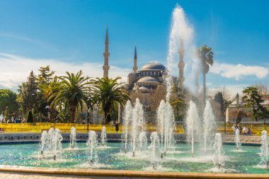 İSTANBUL, TURKEY: İstanbul 'un merkezindeki ünlü Mavi Cami' nin güzel manzarası