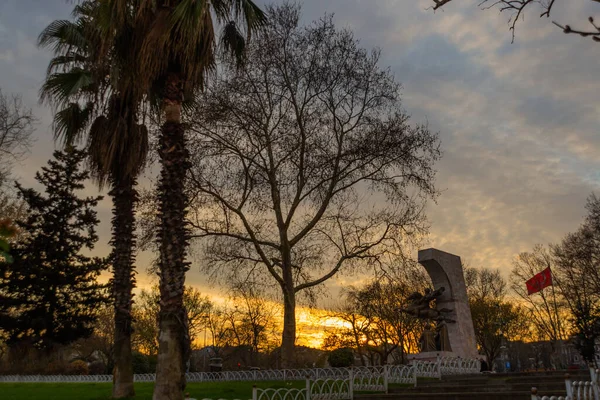 Istanbul Turkey Fatih Sultan Mehmed Anısına Akşamları Güzel Fatih Parkı — Stok fotoğraf
