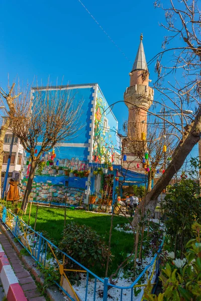 Стамбул Турция Дома Мбаппе Раскрашенные Цвета Видами Стамбула Минаретом Районе — стоковое фото