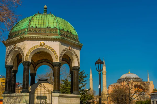 Istanbul Turquia Hagia Sophia Fonte Pedra Alemã Octogonal Sob Cúpula — Fotografia de Stock