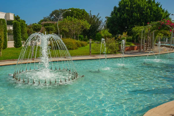 Kemer Turkey Krásný Botanický Park Nebo Tuner Zeki Fontánami Palmami — Stock fotografie