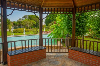 KEMER, TURKEY: Güzel Botanik Parkı veya Kemer şehrinde çeşmeleri, palmiyeleri ve egzotik nadir bitkileri olan Zeki Tuncer