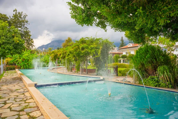 Kemer Turquía Hermoso Parque Botánico Zeki Tuncer Con Fuentes Palmeras —  Fotos de Stock