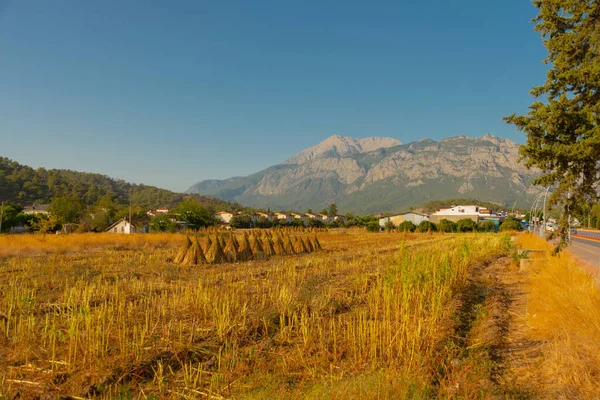 Kemer Turquia Bela Paisagem Com Palheiros Montanhas Horizonte Kemer Dia — Fotografia de Stock