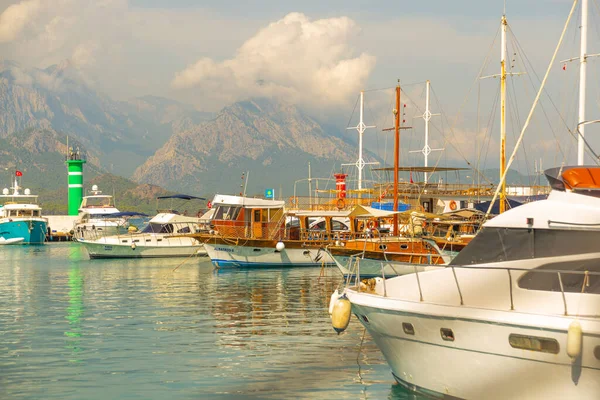 Kemer Turquía Yates Blancos Puerto Marítimo Kemer Provincia Antalya Turquía —  Fotos de Stock
