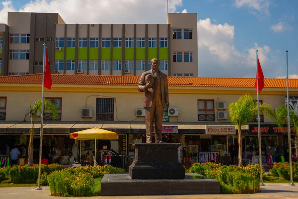 Kemer Merkezinde Mustafa Kemal Atatürk Anıtı Kemer Türkiye Nin Akdeniz — Stok fotoğraf