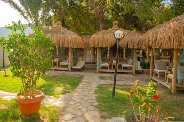 Kemer Turquía Kemer Turquía Pequeños Gazebos Playa Hechos Palmeras Moonlight —  Fotos de Stock