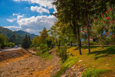KEMER, TURKEY: Türkiye 'nin Kemer kentinde güneşli bir günde Güzel Şehir Parkı.
