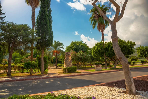 Türkiye Nin Kemer Kentinde Güneşli Bir Günde Güzel Bir Şehir — Stok fotoğraf