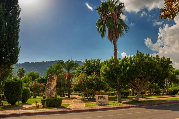 Kemer Turkey Güzel Şehir Parkı Kemer Güneşli Bir Günde Parktaki — Stok fotoğraf