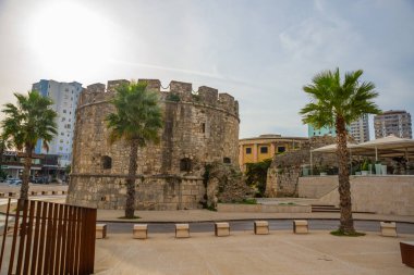 Arnavutluk 'un Durres kentindeki antik Venedik Kulesi' nin manzarası.