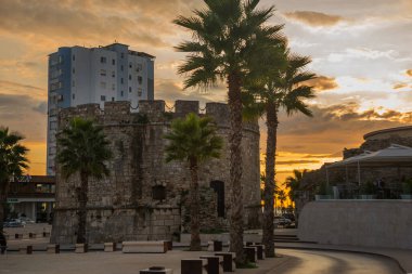 Arnavutluk 'un Durres kentindeki antik Venedik Kulesi' nin manzarası.