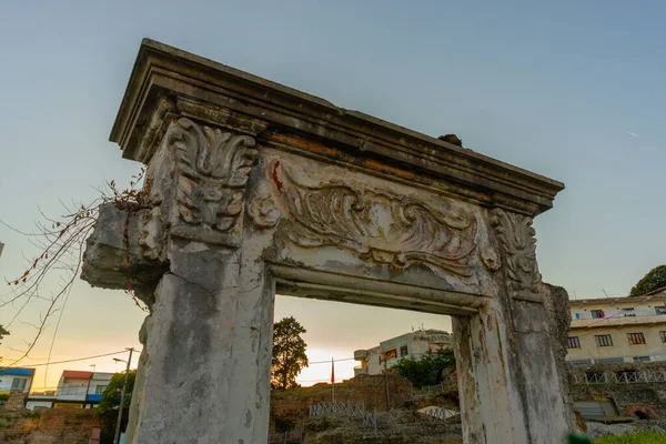 Durres Albanie Extérieur Ancien Amphithéâtre Romain Avec Des Bâtiments Environnants — Photo