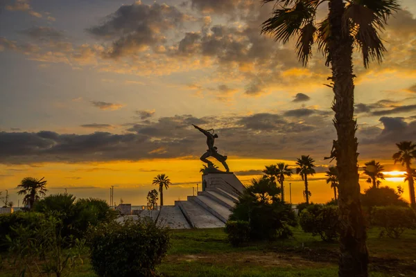 Durres Albania Monumento Soldado Desconocido Durres Deshonrado Por Pulverizador Durres — Foto de Stock