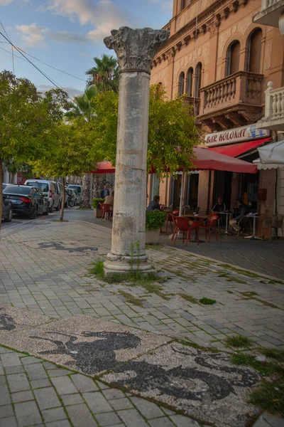 Durres Albânia Coluna Grega Antiga Rua Centro Histórico Durres Albânia — Fotografia de Stock