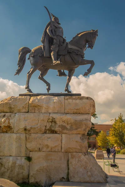 Tirana Albania Estatua Skanderberg Tirana Albania Monumento Fue Inaugurado 1968 — Foto de Stock