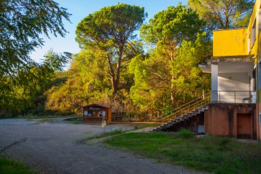 TİRAN, ALBANIA: Bunkart 1 'in girişi, Tiran' ın ilk nükleer sığınağı Arnavutluk tarih müzesine dönüştürüldü.