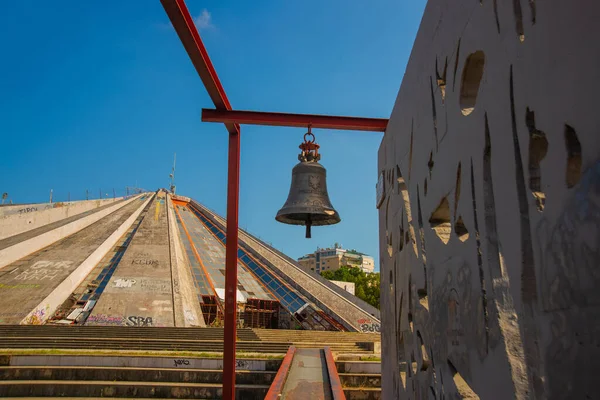 Tirana Albania Піраміда Пам Яті Один Історичних Символів Тирани Альбанії — стокове фото