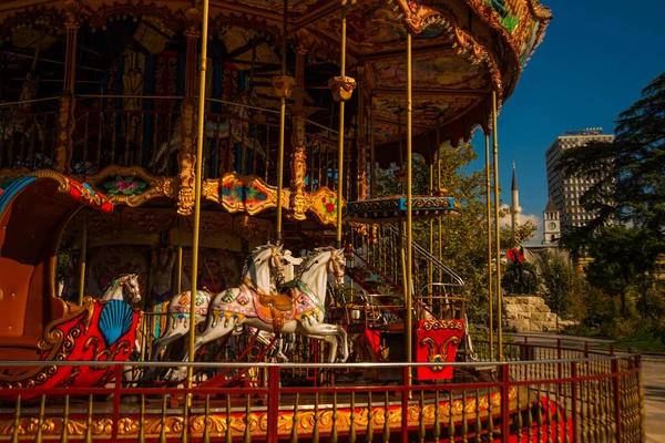 Tirana Albania Nostálgico Carrusel Infantil Parque Centro Tirana Europa Sudoriental — Foto de Stock