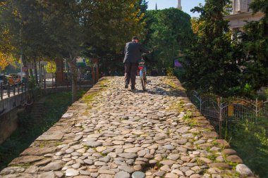 Tabak Köprüsü ya da Tanner Köprüsü, 18. yüzyılda inşa edilmiş bir sedirtaşı kemer köprüsü. Tiran 'ın modern merkezinde yer almaktadır..