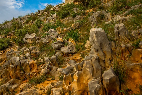 Saranda Albania Piękny Krajobraz Widokiem Małe Skały Kamień Sarandzie Słoneczny — Zdjęcie stockowe