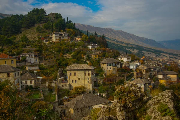 Gjirokastra Albania Widok Góry Piękne Stare Miasto Gjirokastra Wskazówka Dla — Zdjęcie stockowe