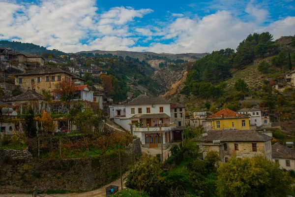 Gjirokastra Albania Widok Góry Piękne Stare Miasto Gjirokastra Wskazówka Dla — Zdjęcie stockowe
