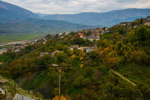 Gjirokastra Albania Miasto Gjirokastra Widok Góry Miasta Zamek Wskazówka Dla — Zdjęcie stockowe