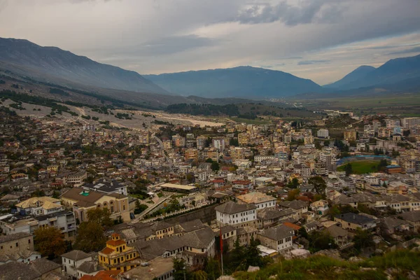 Gjirokastra Albania Miasto Gjirokastra Widok Góry Miasta Zamek Wskazówka Dla — Zdjęcie stockowe
